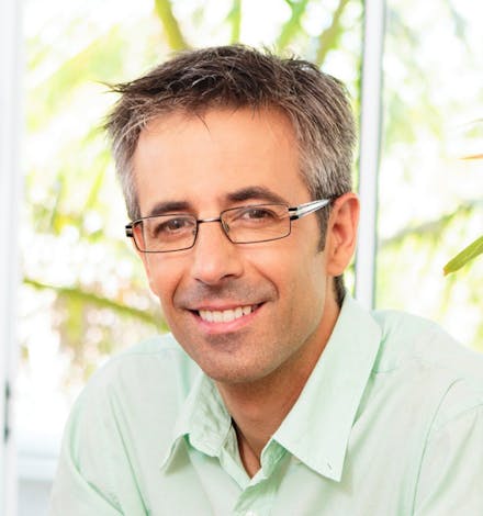 Dr Oscar Serrallach