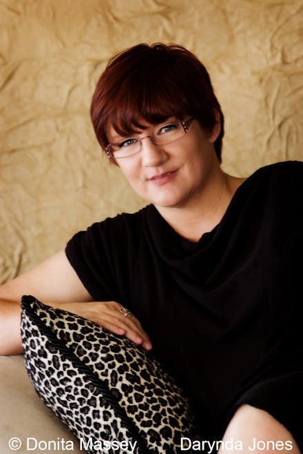Darynda Jones